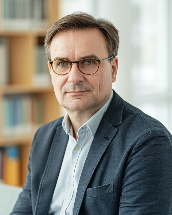 u4755166914_A_photorealistic_portrait_of_a_male_German_univer_92790534-e776-4973-ba14-aa1dfce69d73_3-1